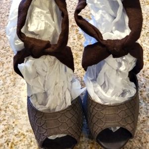 Liliana Brown Strappy Heels _ Womens Size 9
